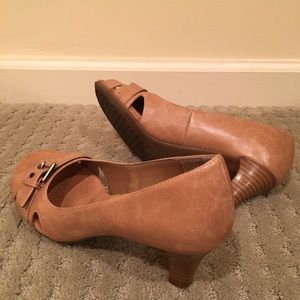 Aerosoles tan heels